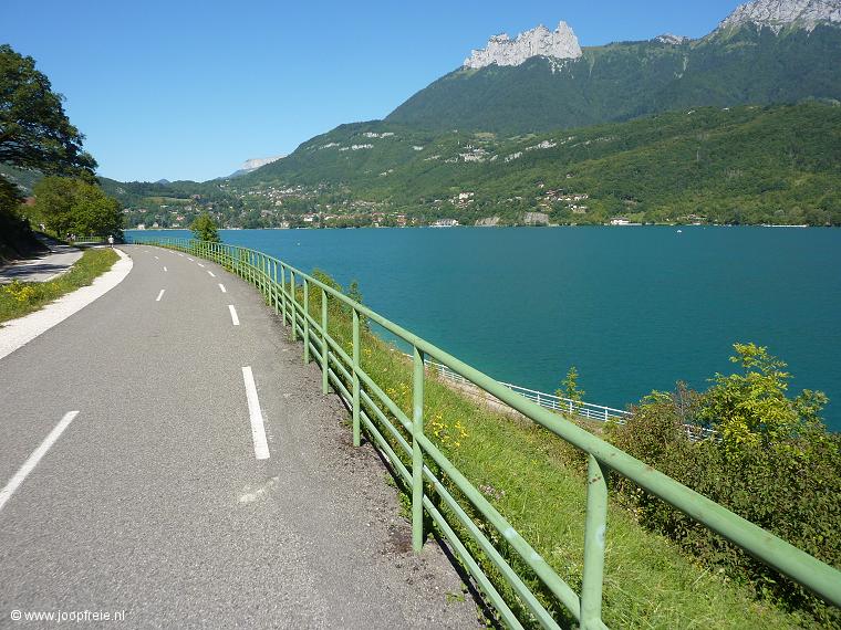 Fietspad langs het meer